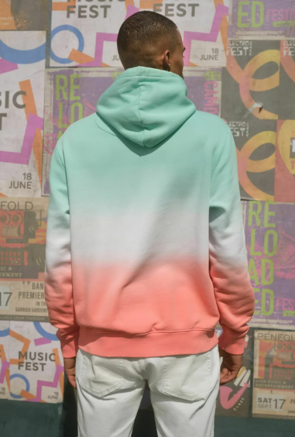 Hoodie Dip-Dye dengan Nuansa Pastel